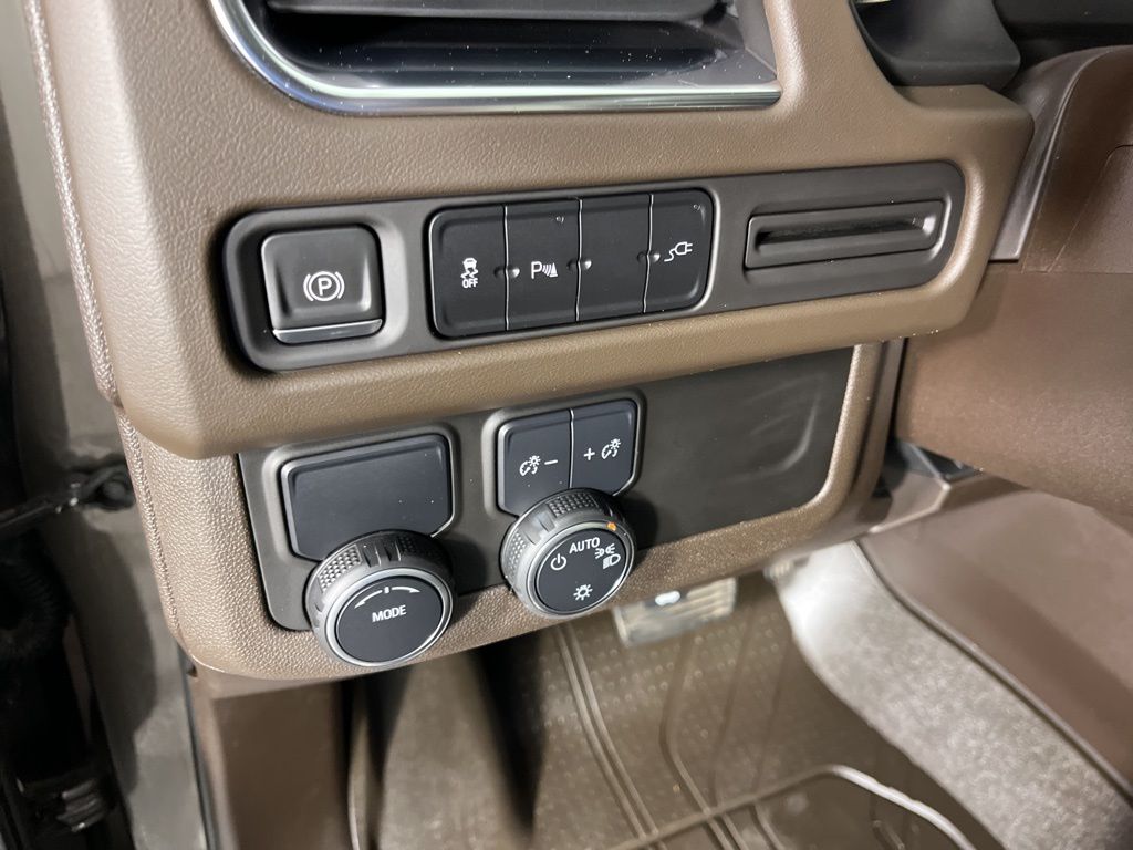 Thumbnail: 2021 Chevrolet Tahoe - 30