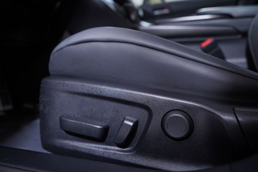 Thumbnail: 2022 Lexus IS - 18