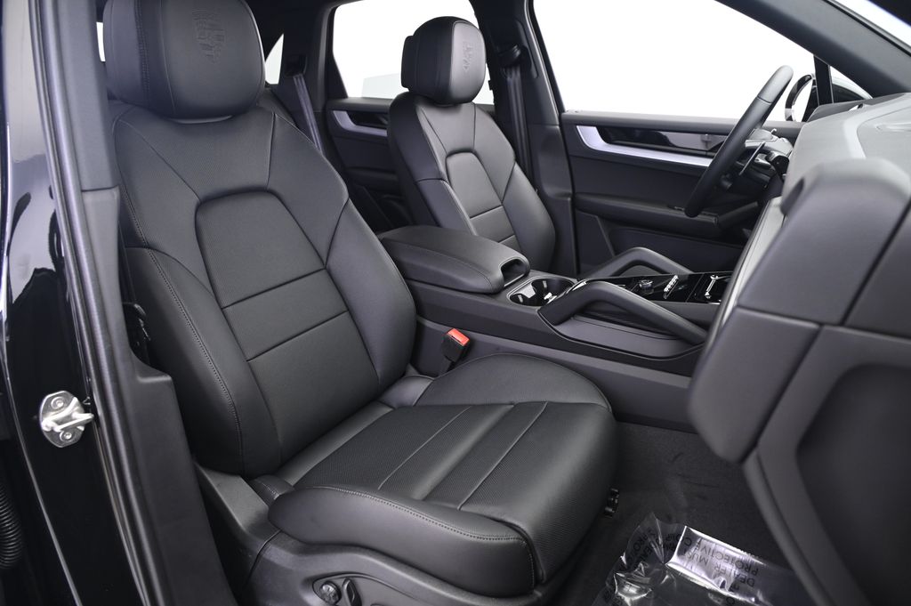 Thumbnail: 2025 Porsche Cayenne - 24