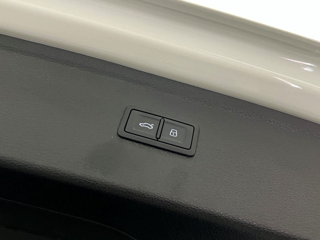 Thumbnail: 2023 Audi Q5 - 8