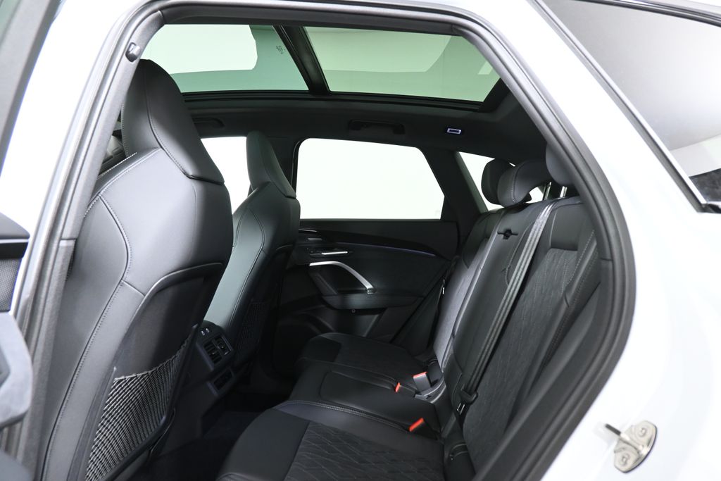 Thumbnail: 2025 Audi SQ5 - 28