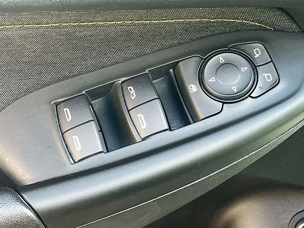Used 2025 Green Chevrolet ACTIV image 17