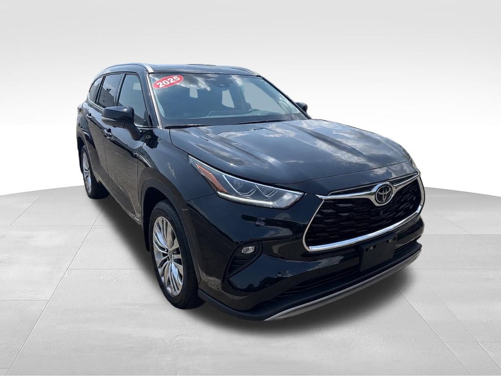 2025 Toyota Highlander Hybrid Negro (Midnight Black Metallic) SUV/Crossover Tracción en las cuatro ruedas Transmisión variable continua