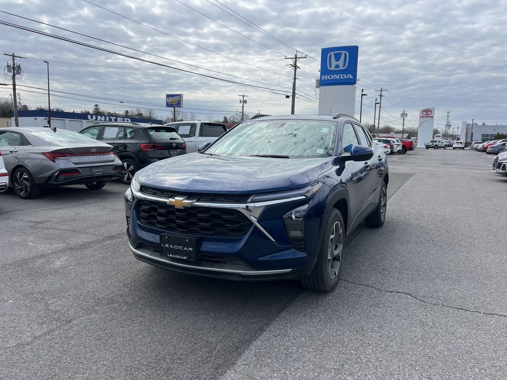 Blue Glow Metallic 2024 Chevrolet Trax LT FWD SUV / Crossover Front-Wheel Drive 6-Speed Automatic