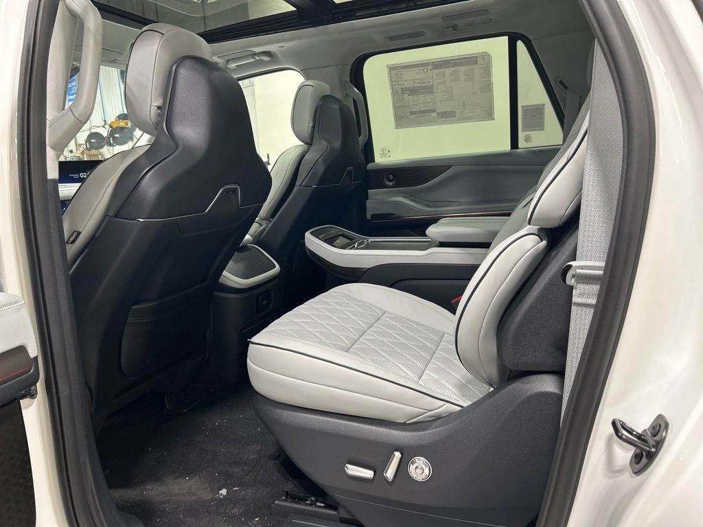 new 2026 Lincoln Navigator L car, priced at $126,050