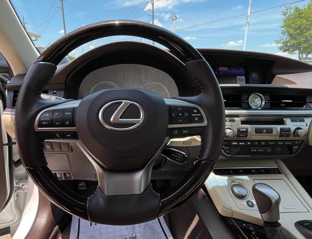 2018 Lexus ES 350 White at Emmons Autoplex