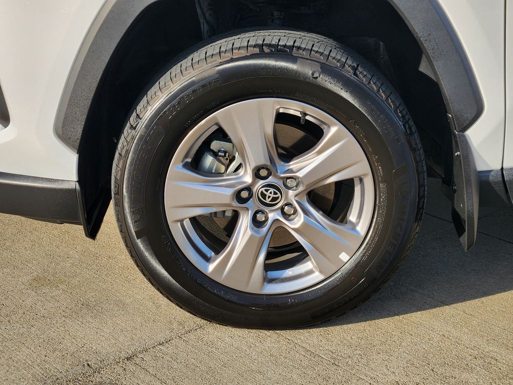 2023 Toyota RAV4 XLE - 9
