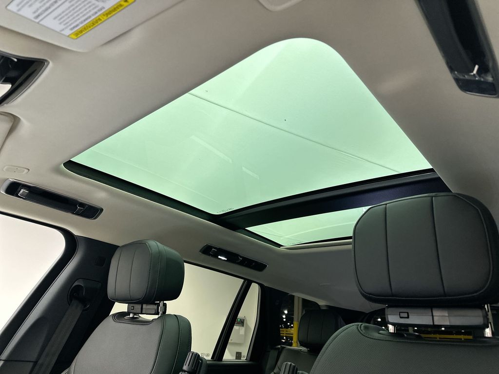 Thumbnail: 2025 Land Rover Range Rover - 8