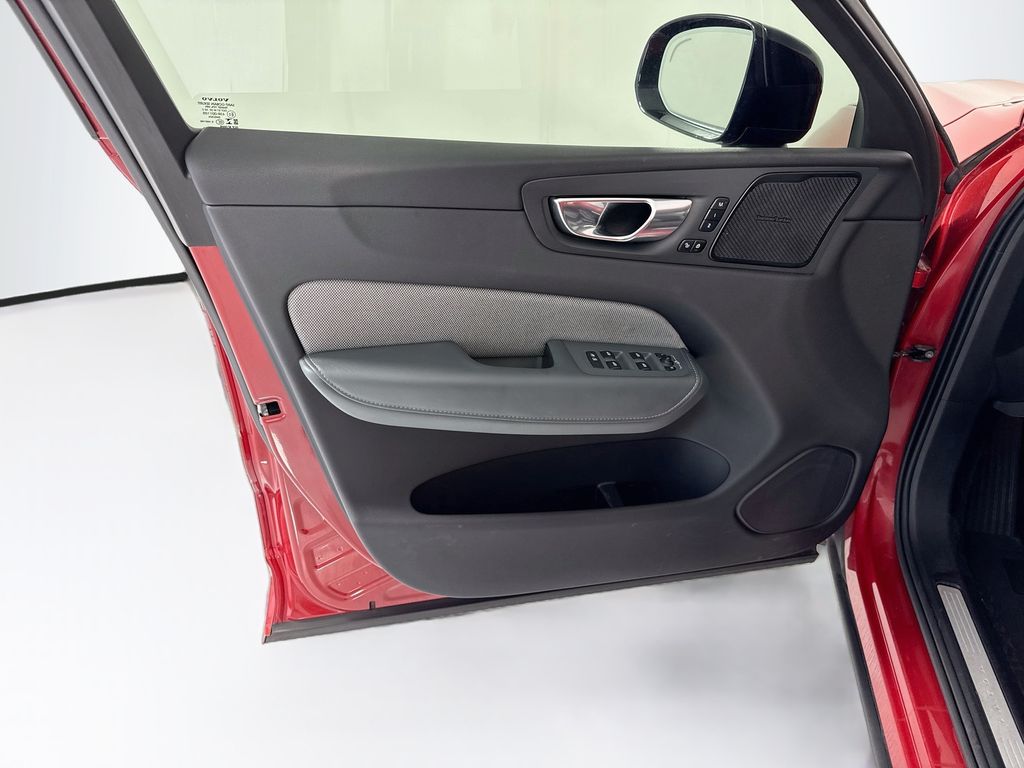 Thumbnail: 2021 Volvo XC60 - 24