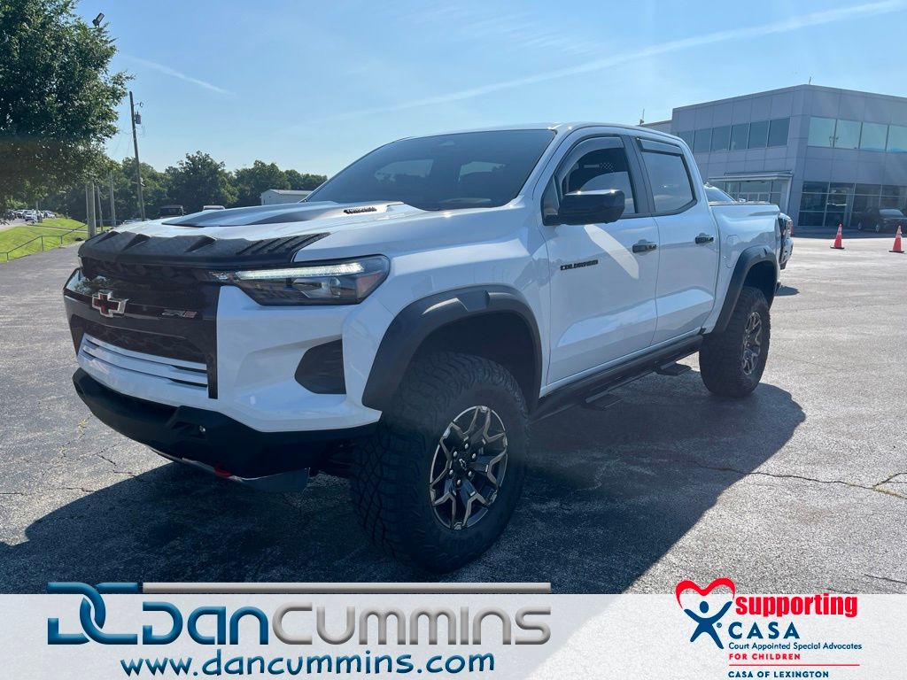 Summit White 2026 Chevrolet Colorado Pickup Truck Four-Wheel Drive 8-Speed Automatic