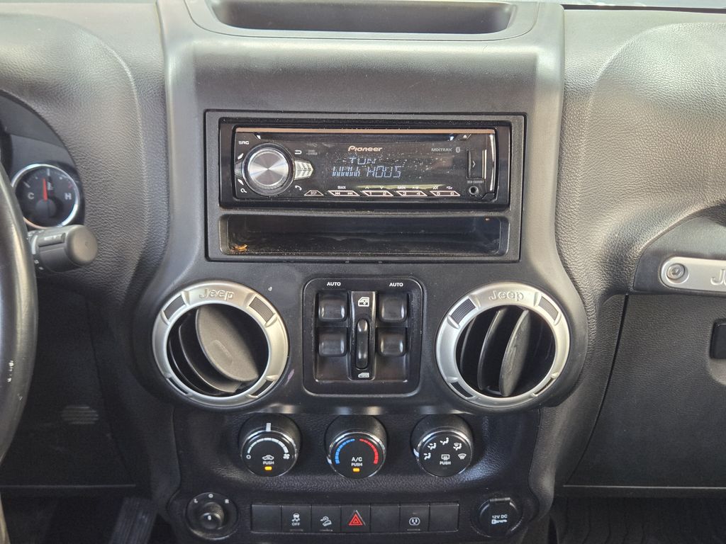 2016 Jeep Wrangler Unlimited Rubicon White at Legacy Ford