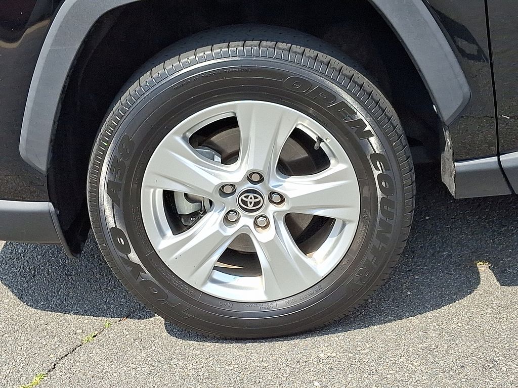 2021 Toyota RAV4 XLE 8