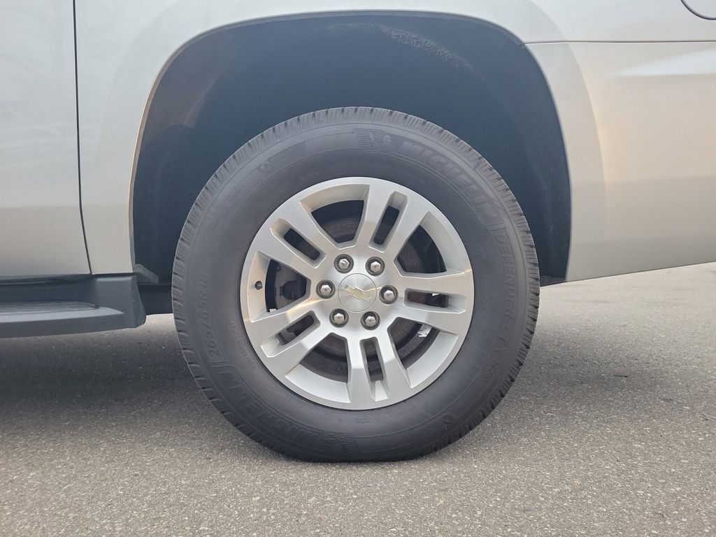 2018 Chevrolet Suburban LT 29