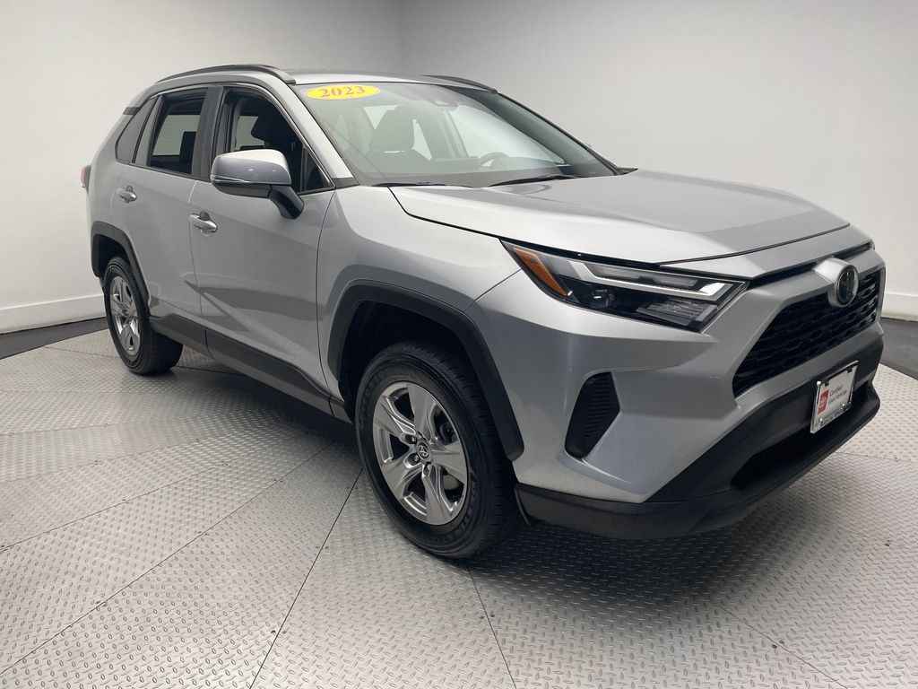 2023 Toyota RAV4 XLE 3