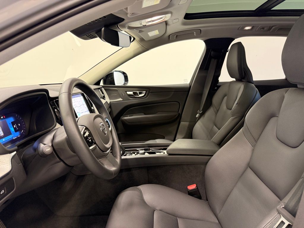Thumbnail: 2025 Volvo XC60 - 12