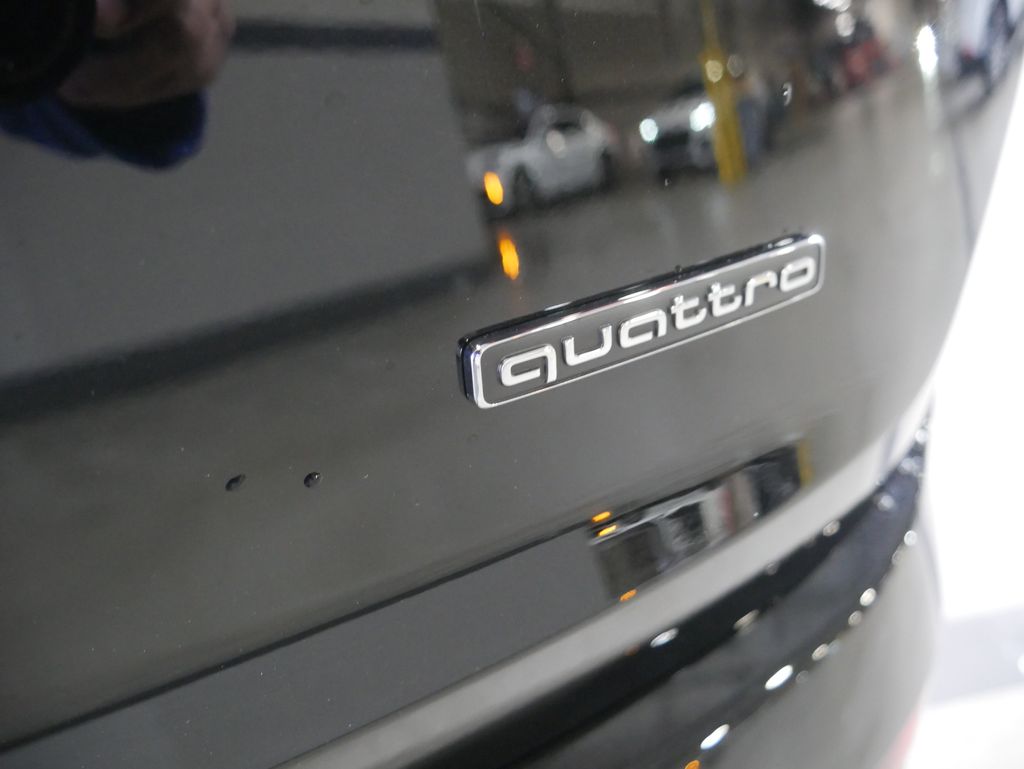 Thumbnail: 2026 Audi Q7 - 10