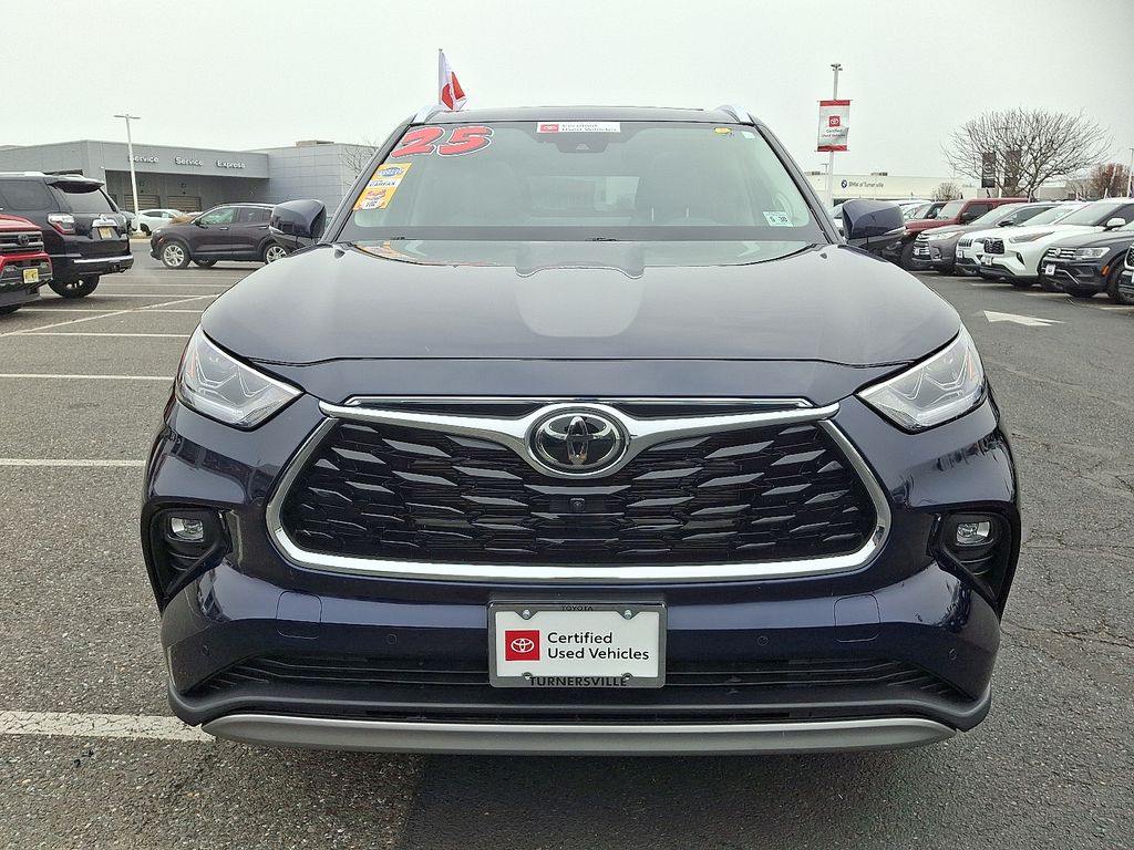 Thumbnail: 2025 Toyota Highlander - 2