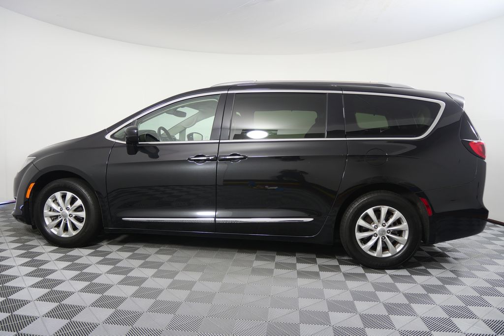 Thumbnail: 2019 Chrysler Pacifica - 6