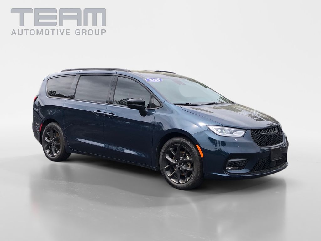2025 Chrysler Pacifica Limited FWD