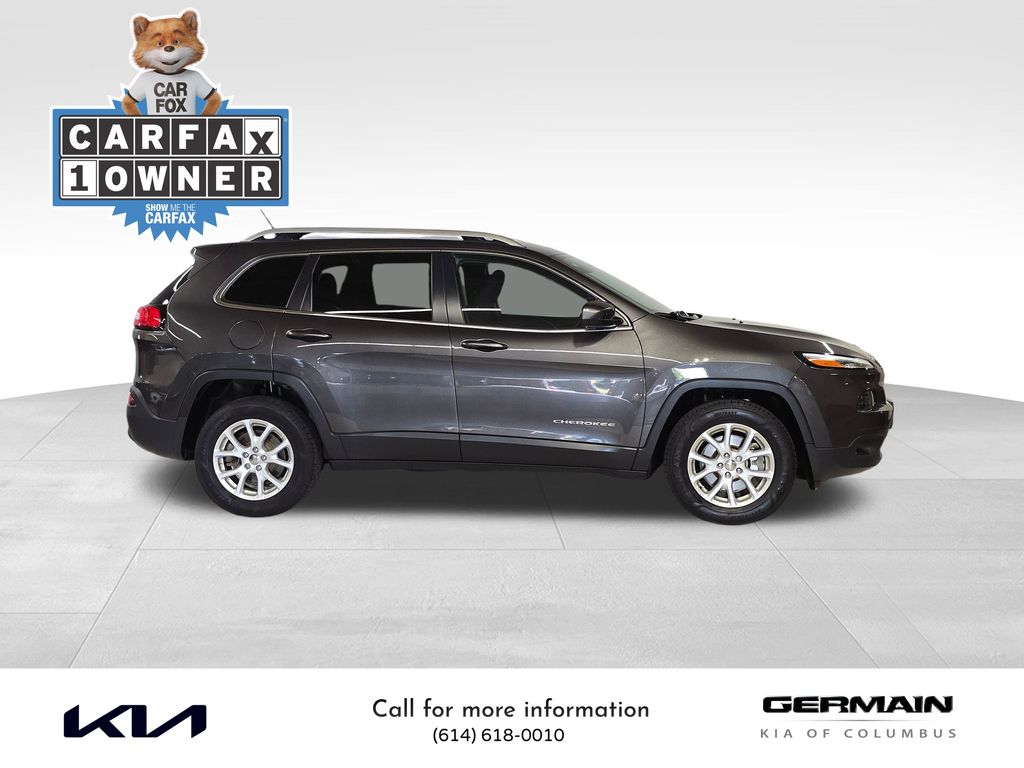 2016 Jeep Cherokee Latitude photo 2