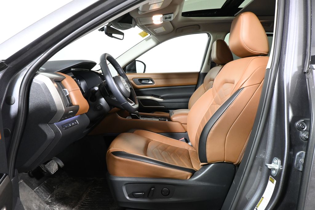 Thumbnail: 2023 Nissan Pathfinder - 3