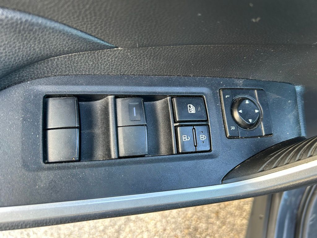 Thumbnail: 2021 Toyota RAV4 - 17