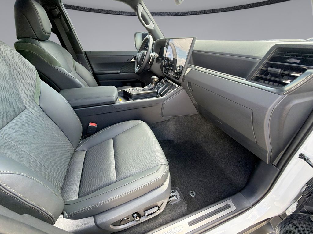 Thumbnail: 2024 Lexus GX - 15