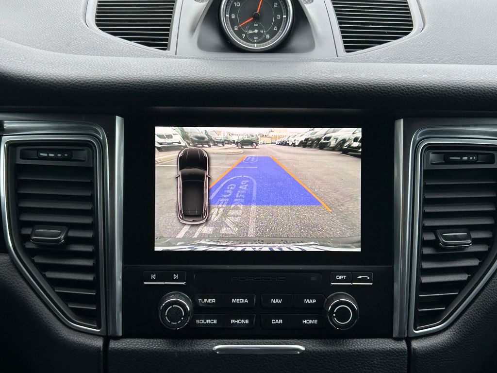 Thumbnail: 2018 Porsche Macan - 21