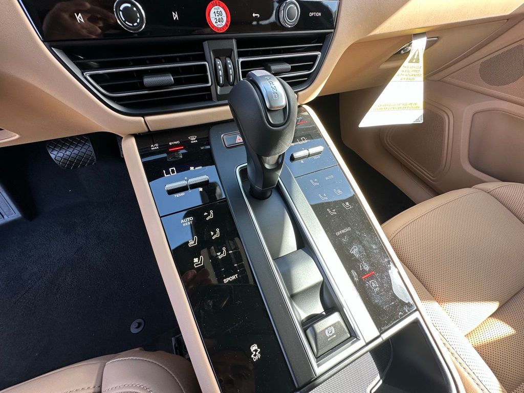 Thumbnail: 2026 Porsche Macan - 25