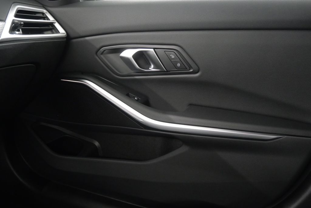 2025 BMW 3 Series 330i 24