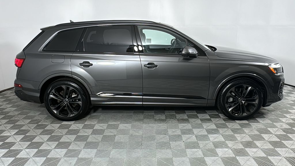 2025 Audi Q7  6