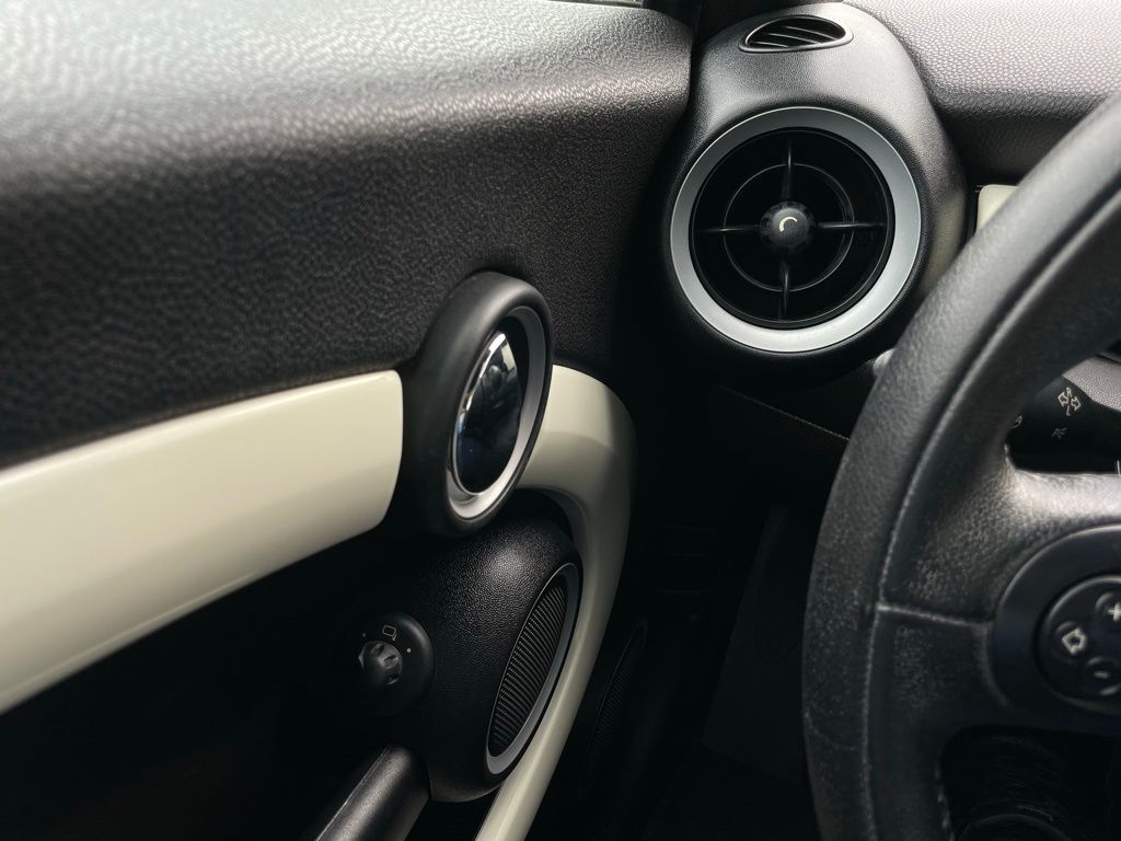 2015 MINI Cooper Base 23