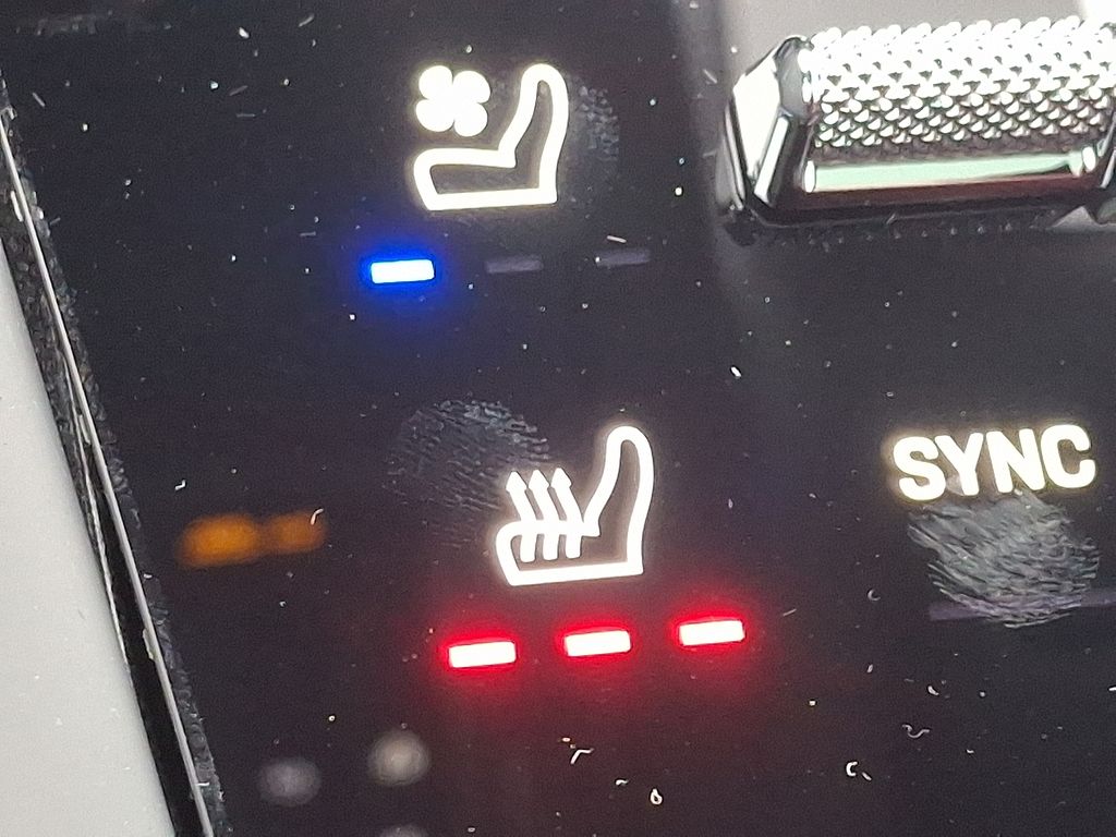 Thumbnail: 2026 Porsche Macan - 20