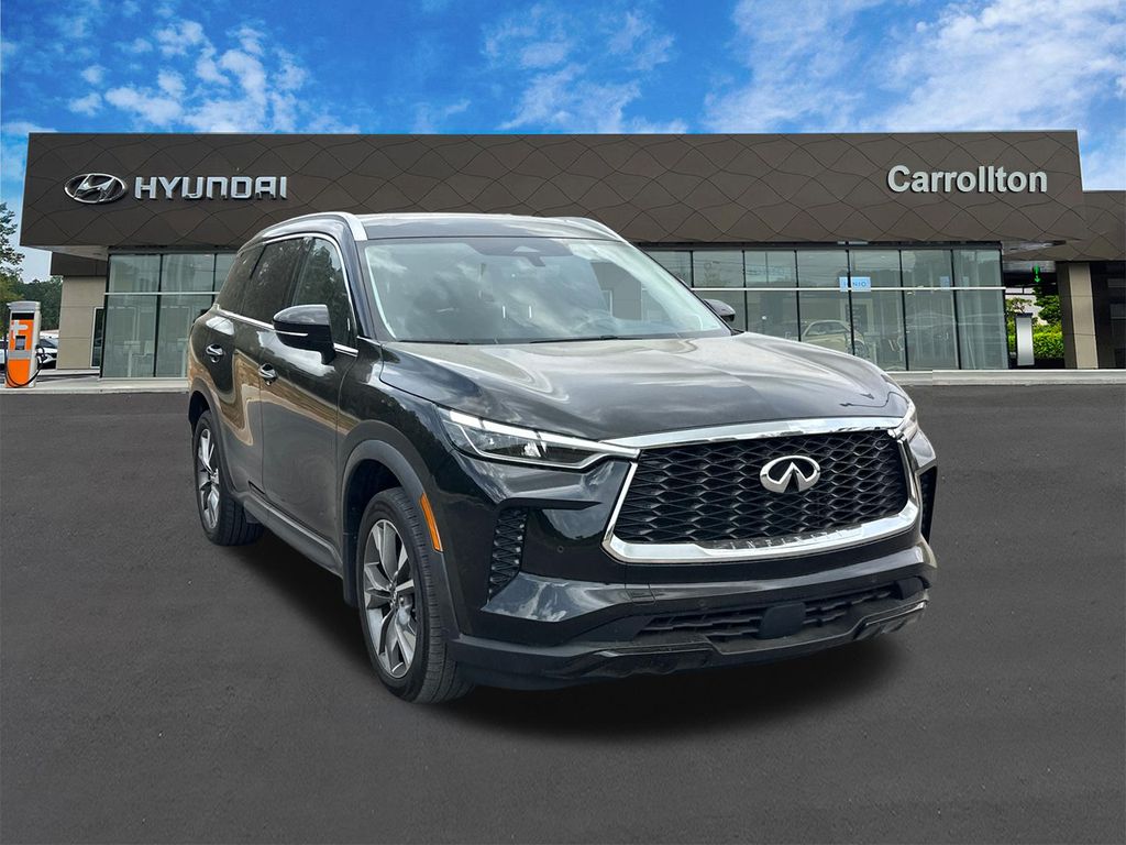 Used 2023 Black INFINITI LUXE image 3