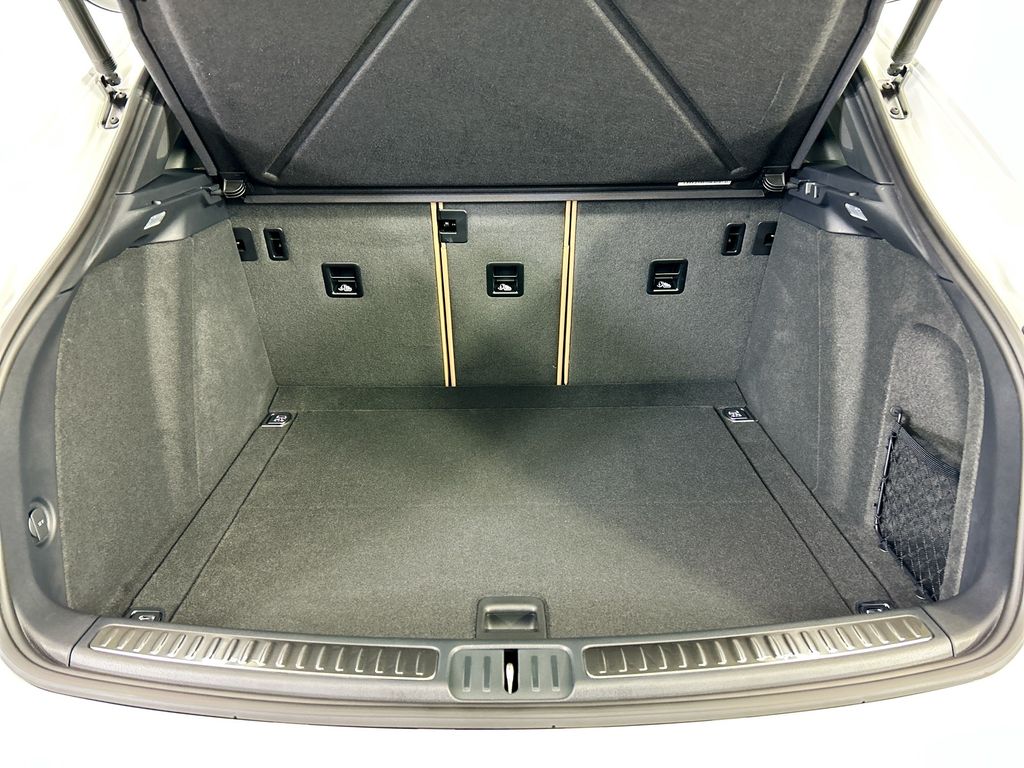 Thumbnail: 2026 Porsche Macan - 29