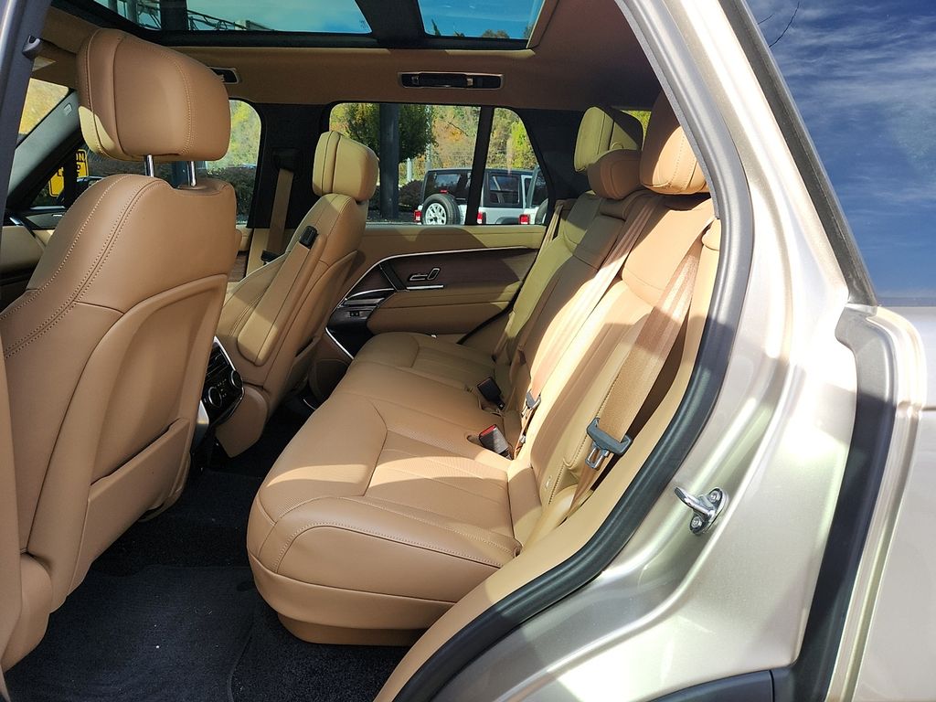 Thumbnail: 2025 Land Rover Range Rover - 10