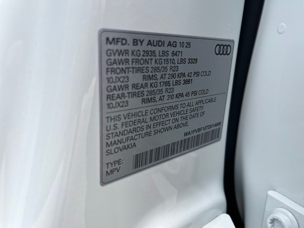 Thumbnail: 2026 Audi Q8 - 10