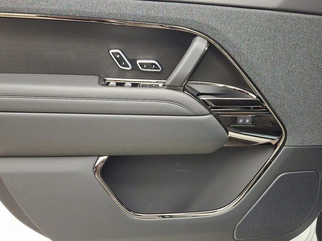 Thumbnail: 2025 Land Rover Range Rover Sport - 8