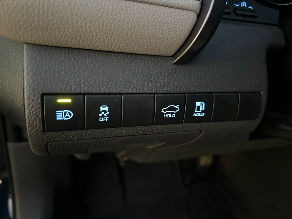 Thumbnail: 2021 Toyota Camry - 18