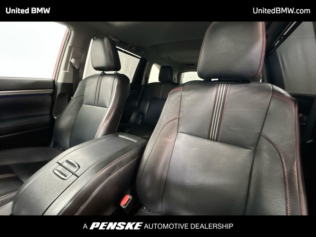 2019 Toyota Highlander SE 13