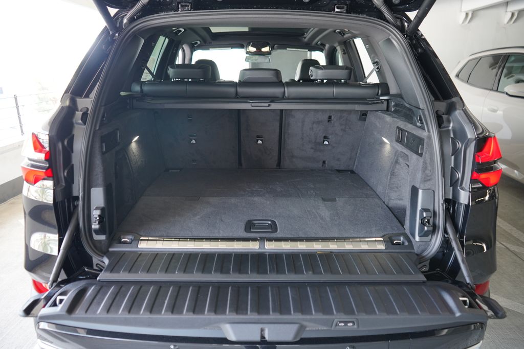 Thumbnail: 2026 BMW X5 - 21