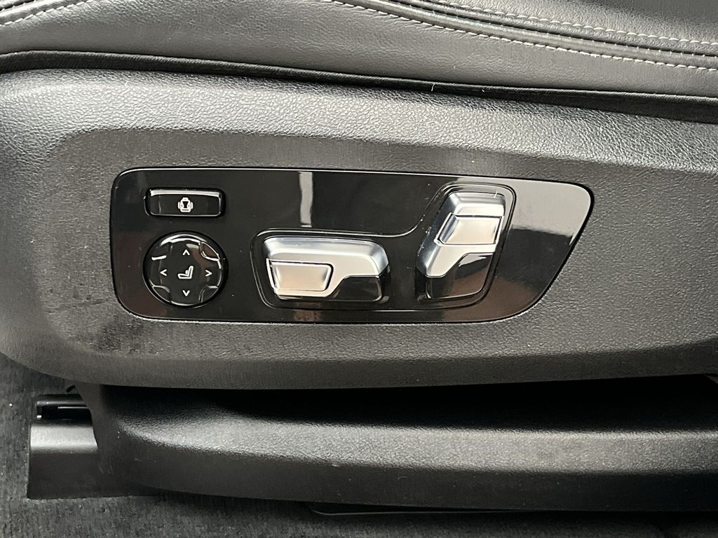 Thumbnail: 2023 BMW X7 - 12