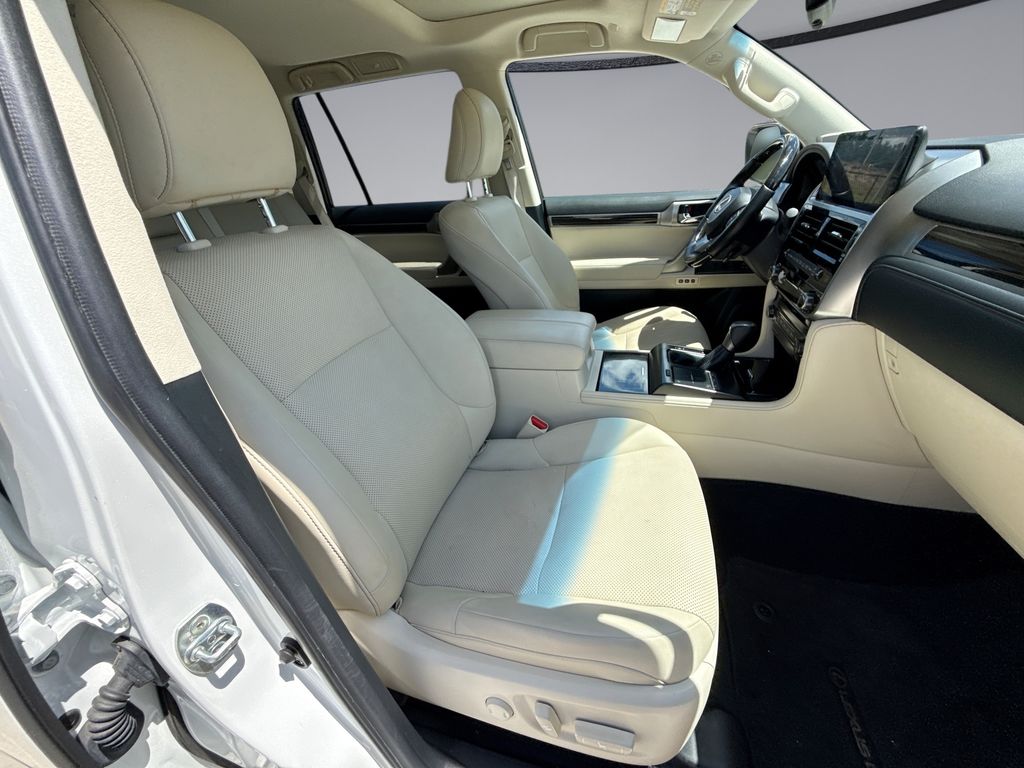 Thumbnail: 2023 Lexus GX - 16