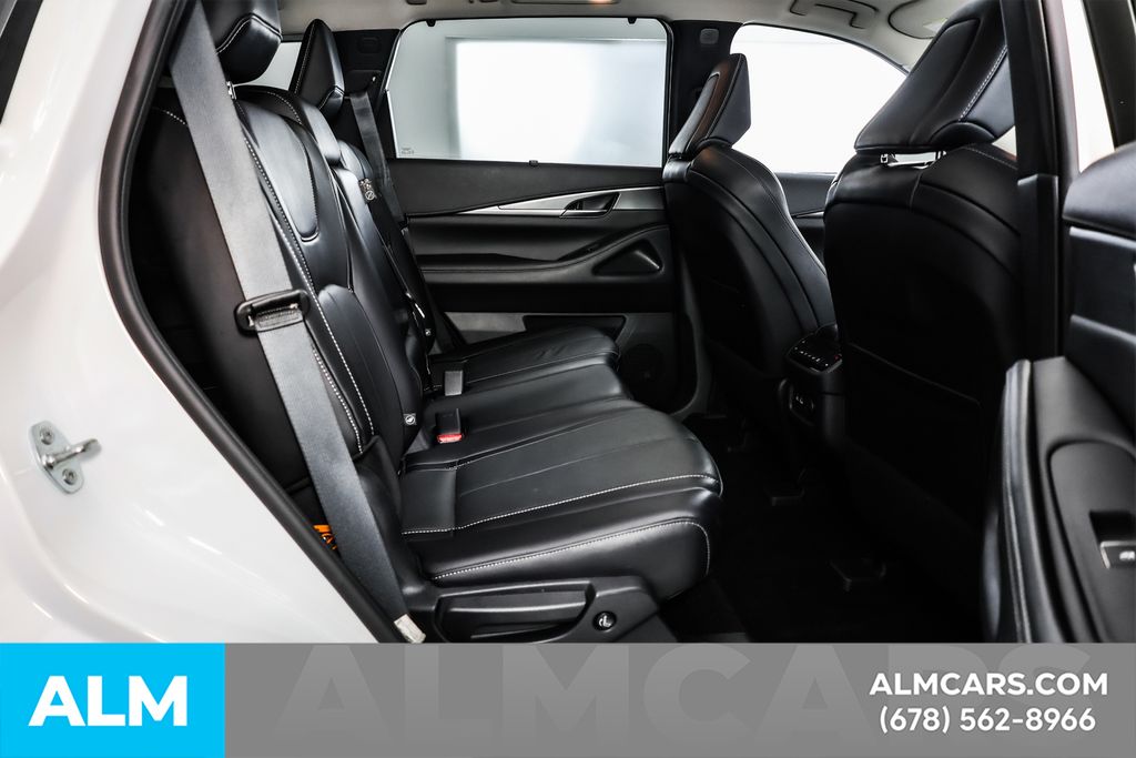 Used 2024 White INFINITI LUXE image 20