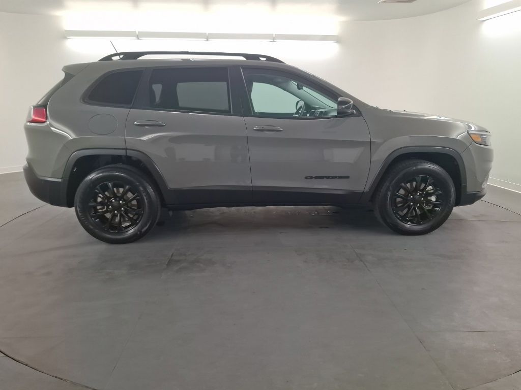 2023 Jeep Cherokee Altitude — photo 8