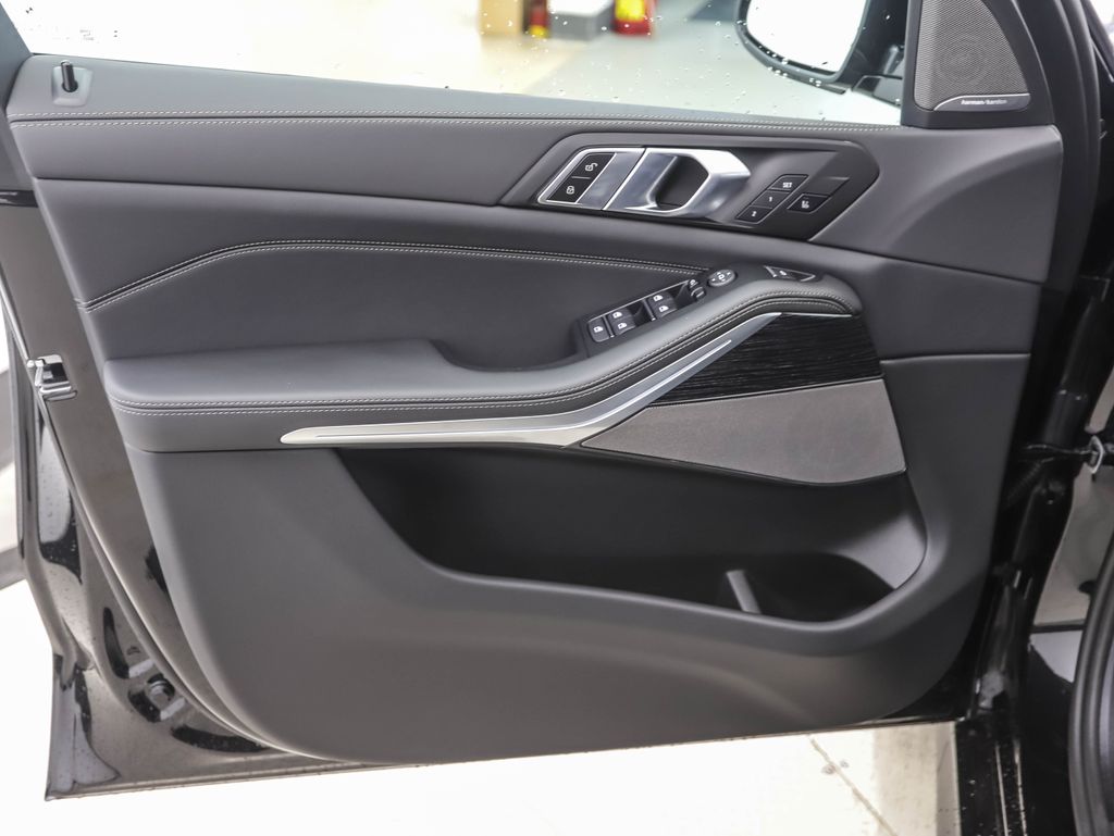 Thumbnail: 2026 BMW X5 - 9