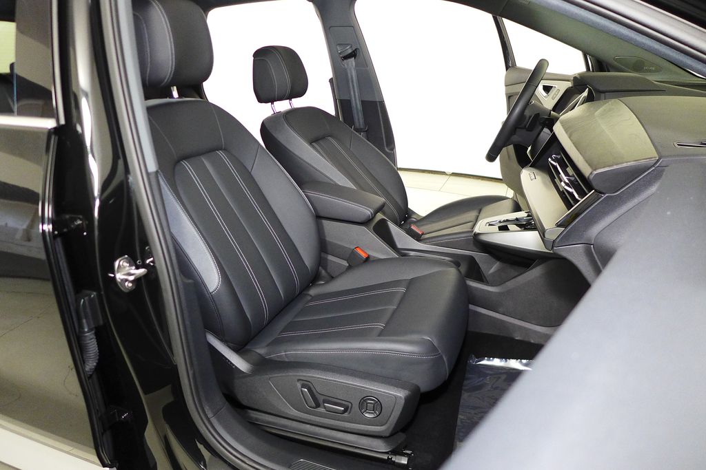 Thumbnail: 2023 Audi Q4 e-tron - 19