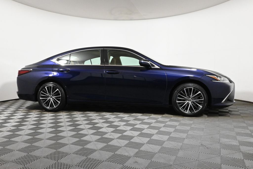 Thumbnail: 2022 Lexus ES - 8