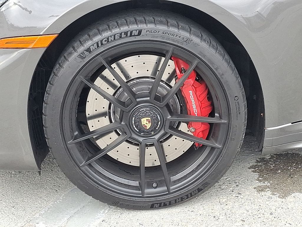 Thumbnail: 2022 Porsche 911 - 10