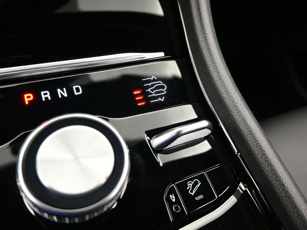 Used 2024 Silver Zynith Jeep Overland image 32